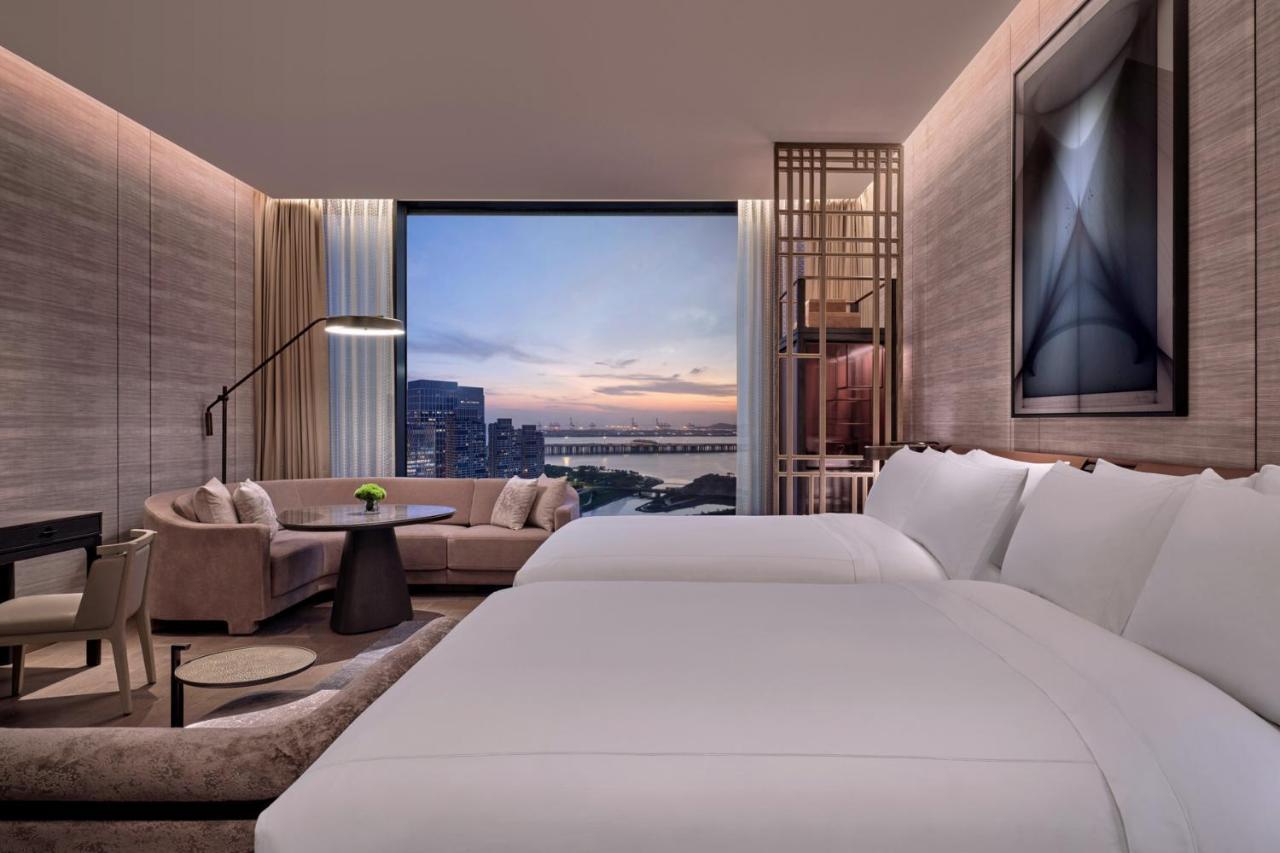 Conrad Shenzhen, The First Art Museum Hotel In Greater Bay Area With The Stunning Bay And Sunset View In The Hotel Terrace Екстер'єр фото