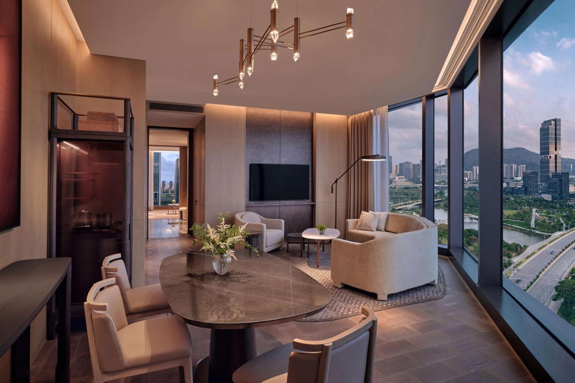 Conrad Shenzhen, The First Art Museum Hotel In Greater Bay Area With The Stunning Bay And Sunset View In The Hotel Terrace Екстер'єр фото