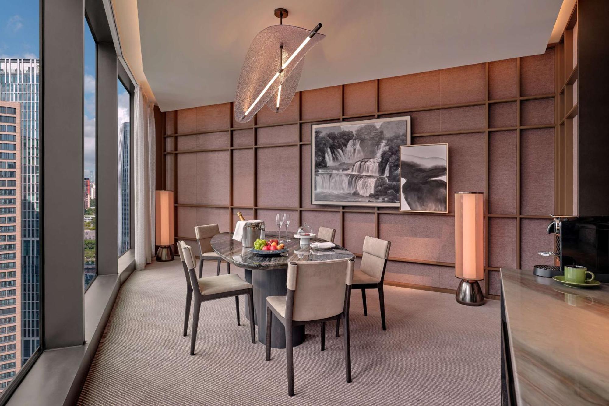 Conrad Shenzhen, The First Art Museum Hotel In Greater Bay Area With The Stunning Bay And Sunset View In The Hotel Terrace Екстер'єр фото