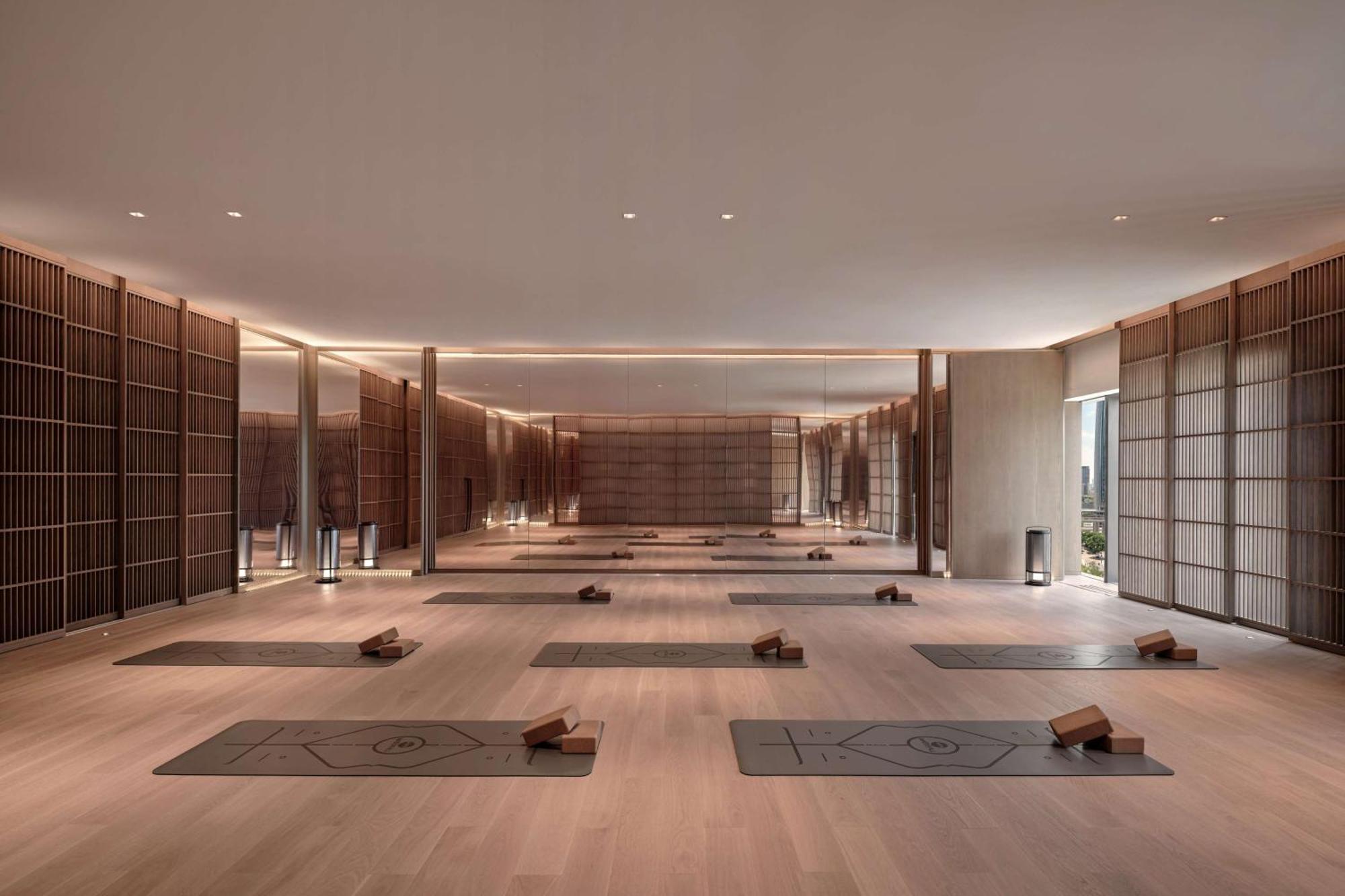 Conrad Shenzhen, The First Art Museum Hotel In Greater Bay Area With The Stunning Bay And Sunset View In The Hotel Terrace Екстер'єр фото