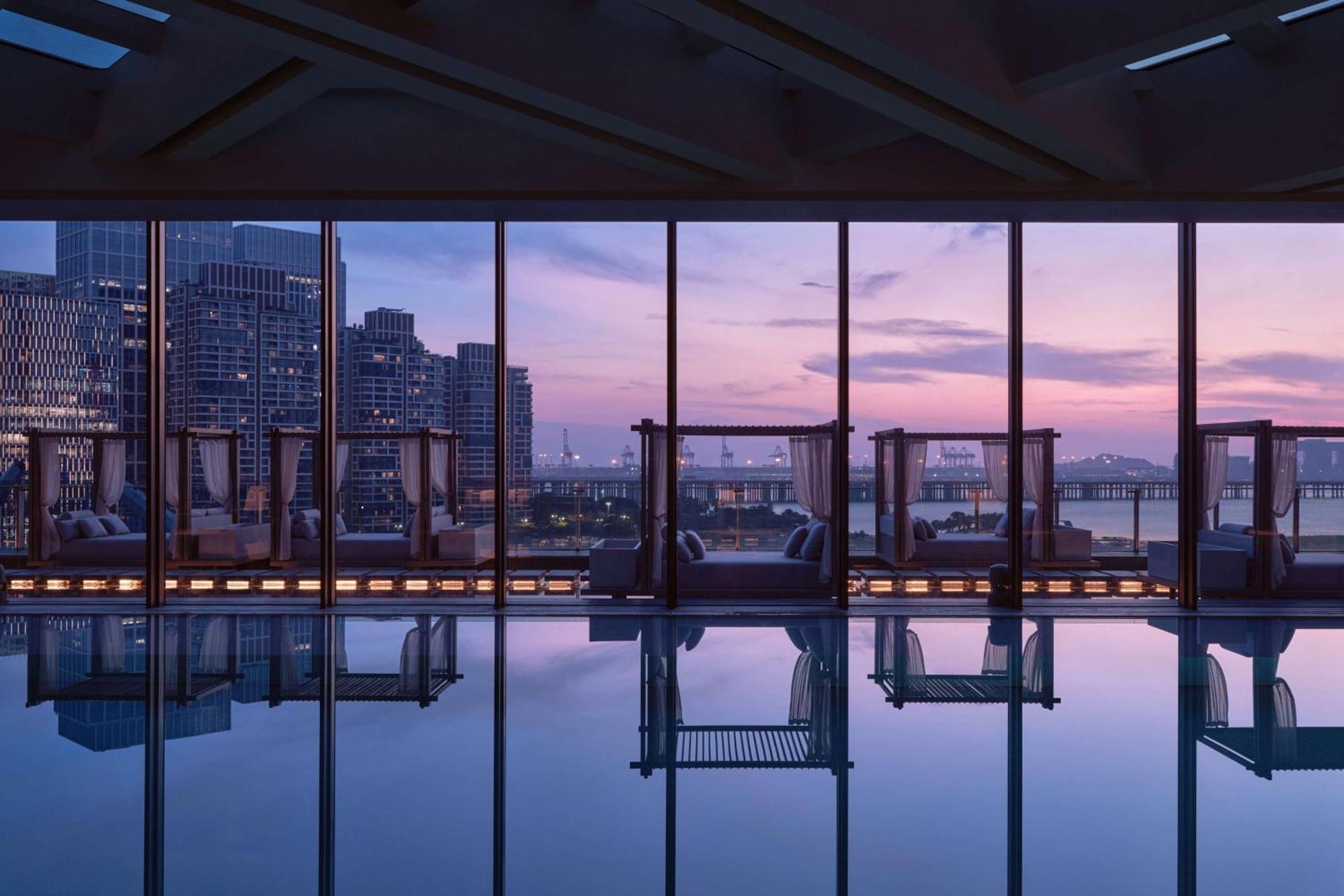 Conrad Shenzhen, The First Art Museum Hotel In Greater Bay Area With The Stunning Bay And Sunset View In The Hotel Terrace Екстер'єр фото