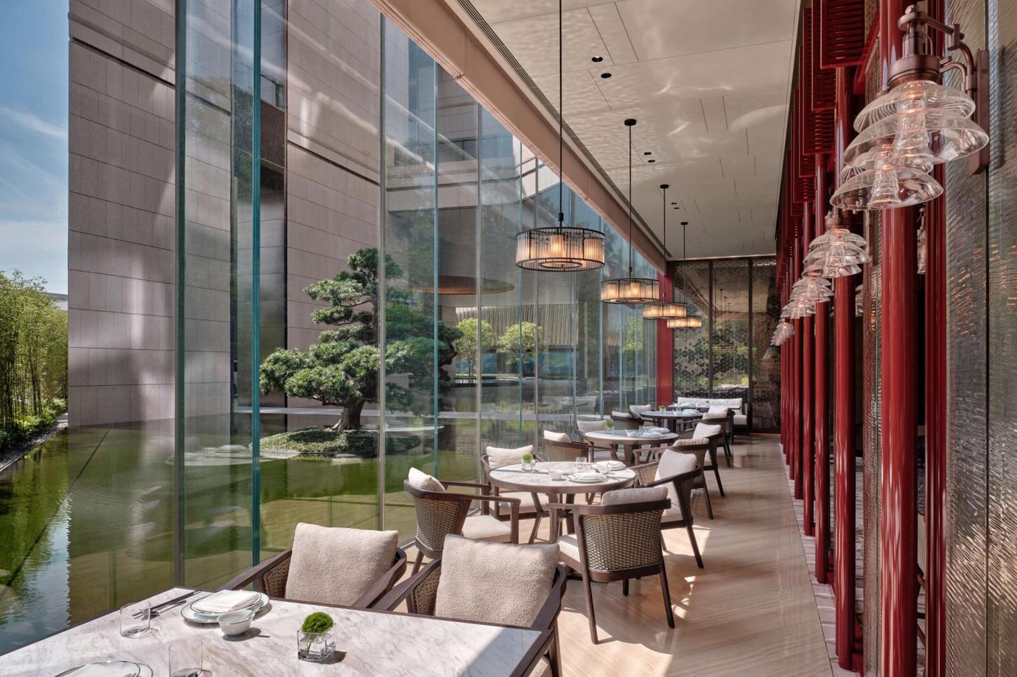 Conrad Shenzhen, The First Art Museum Hotel In Greater Bay Area With The Stunning Bay And Sunset View In The Hotel Terrace Екстер'єр фото