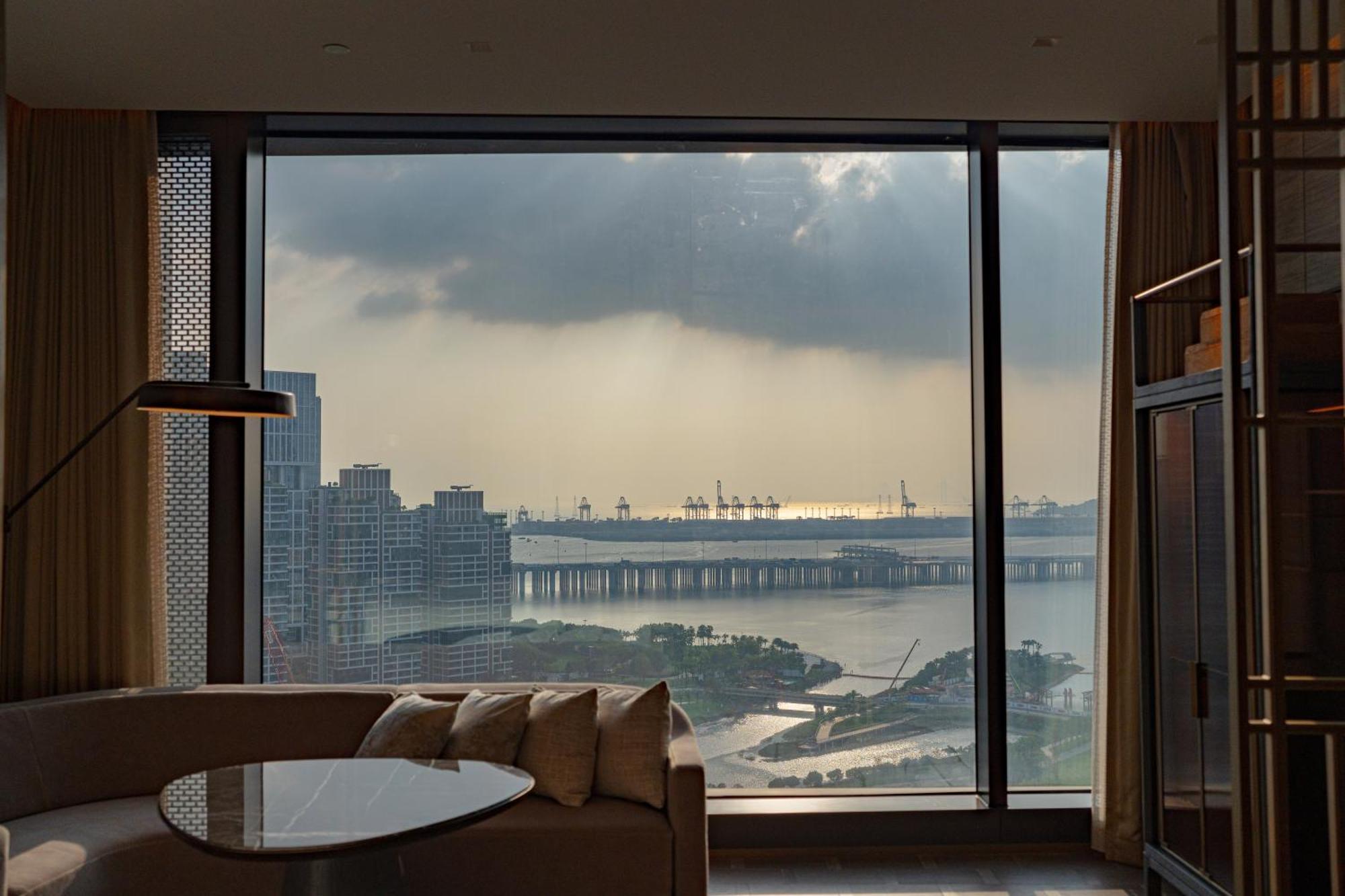Conrad Shenzhen, The First Art Museum Hotel In Greater Bay Area With The Stunning Bay And Sunset View In The Hotel Terrace Екстер'єр фото