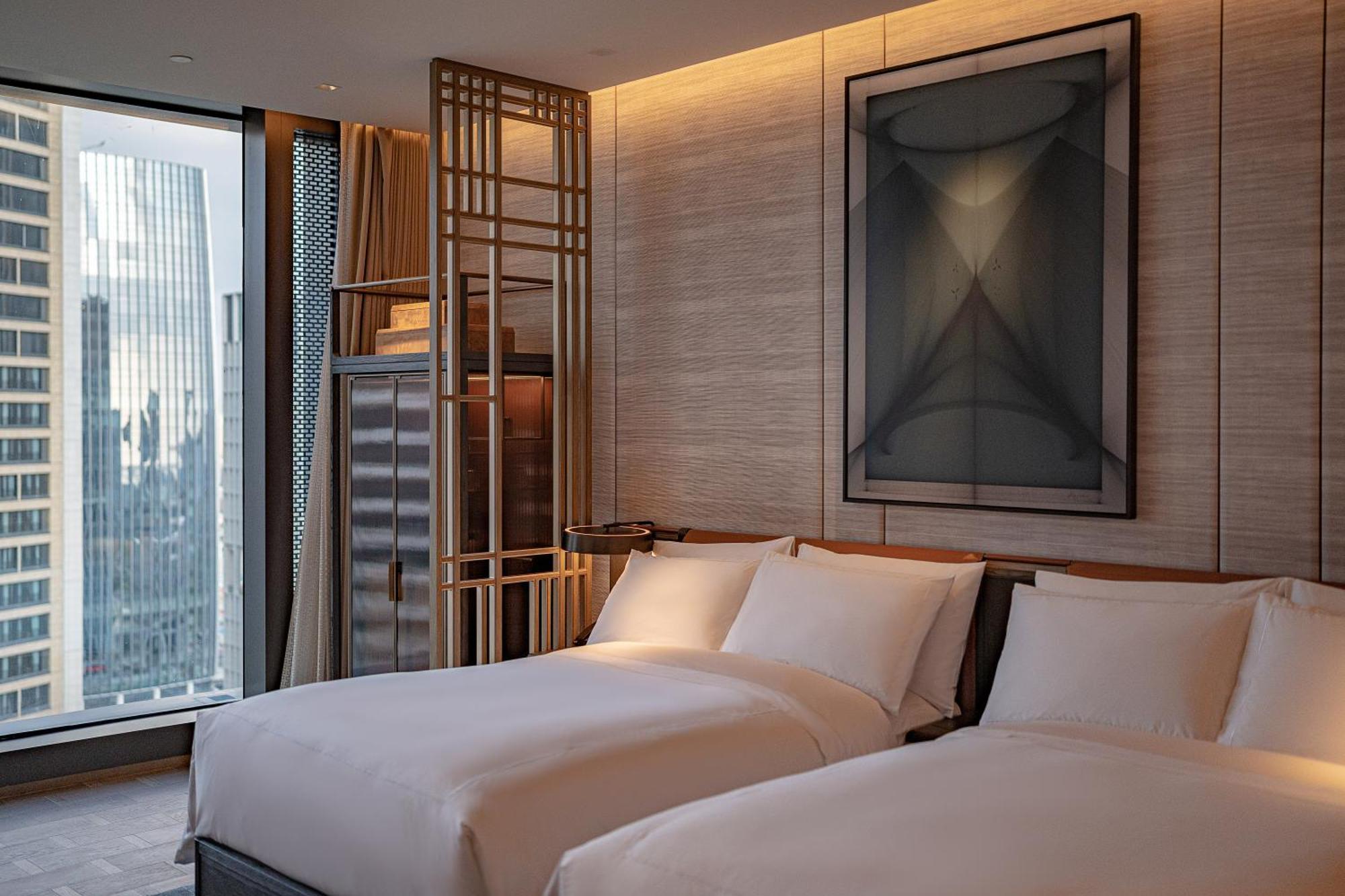 Conrad Shenzhen, The First Art Museum Hotel In Greater Bay Area With The Stunning Bay And Sunset View In The Hotel Terrace Екстер'єр фото