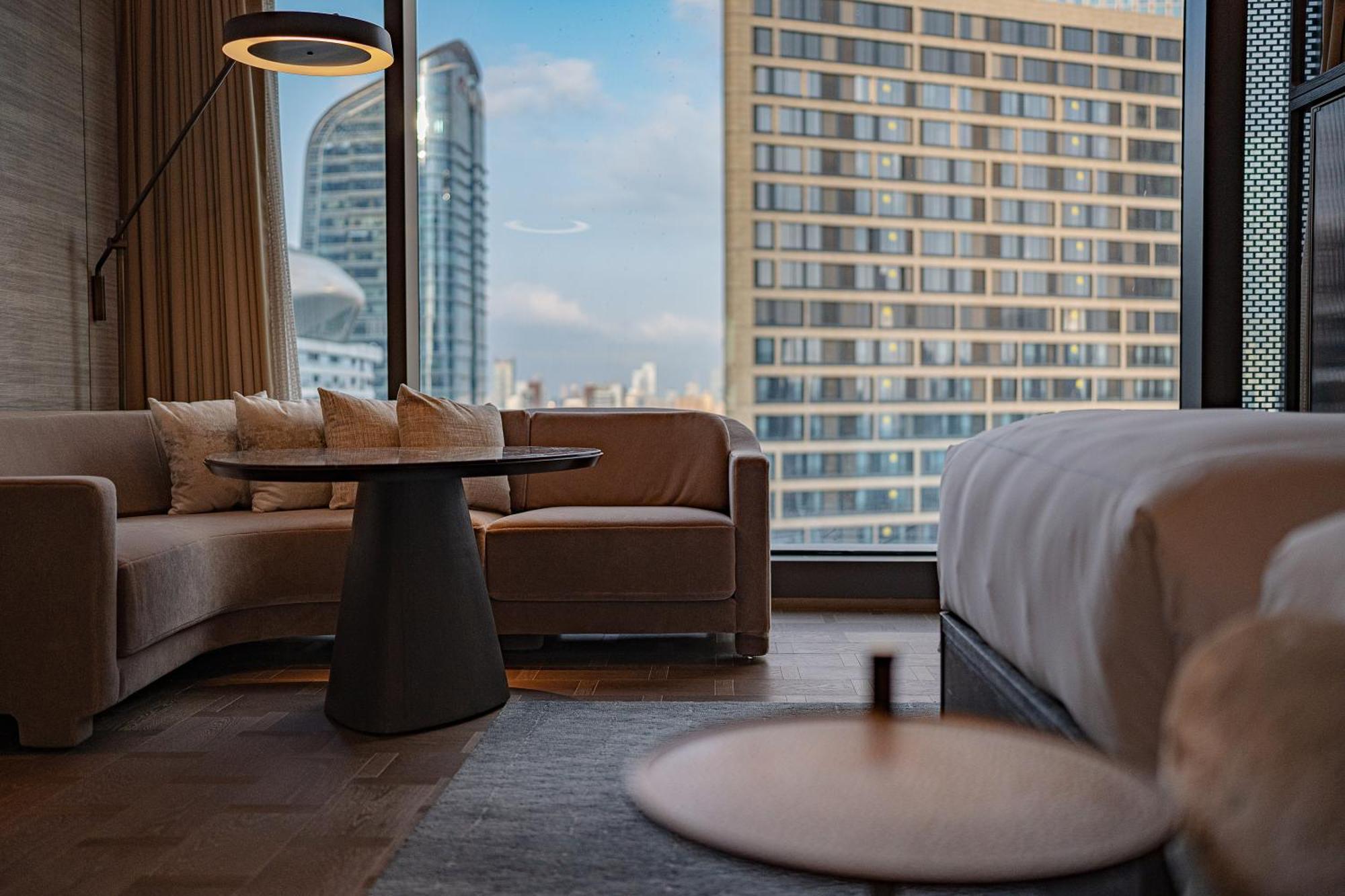 Conrad Shenzhen, The First Art Museum Hotel In Greater Bay Area With The Stunning Bay And Sunset View In The Hotel Terrace Екстер'єр фото